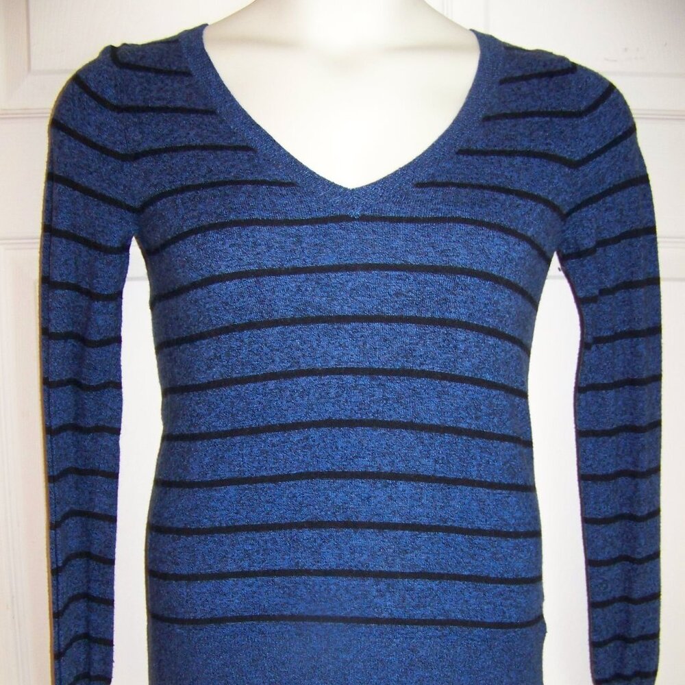 mossimo v neck sweater